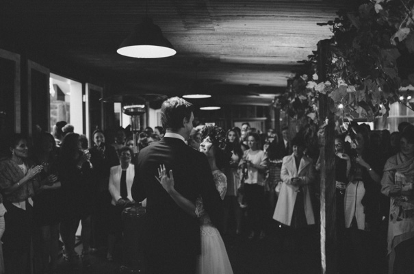 james-frost-red-roses-Mindaribba-House-wedding59