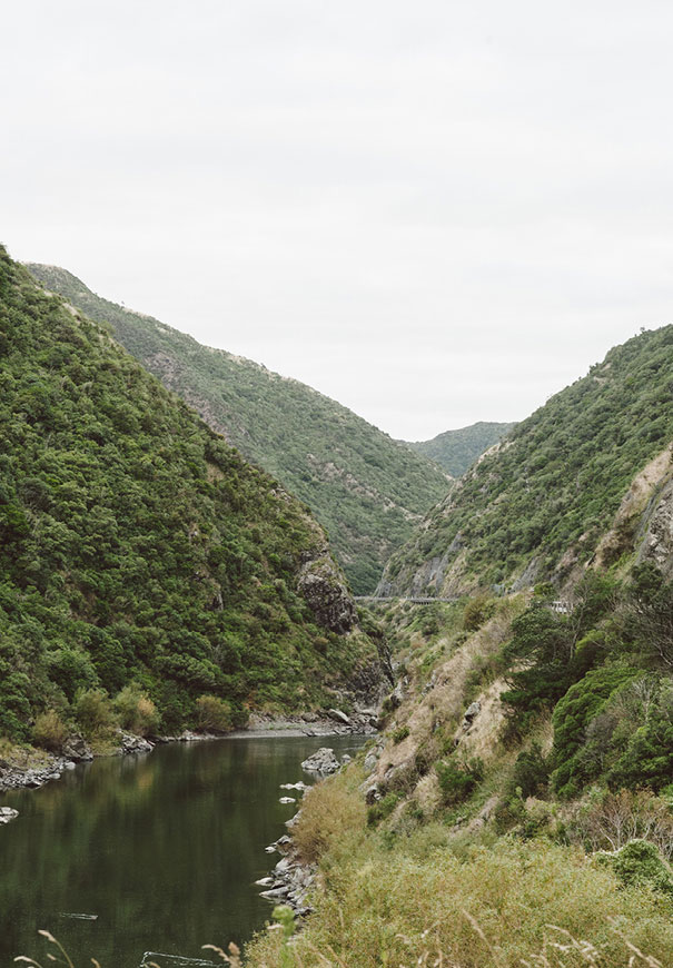 DIY-new-zealand-wedding-photographer-barn-boho-bride