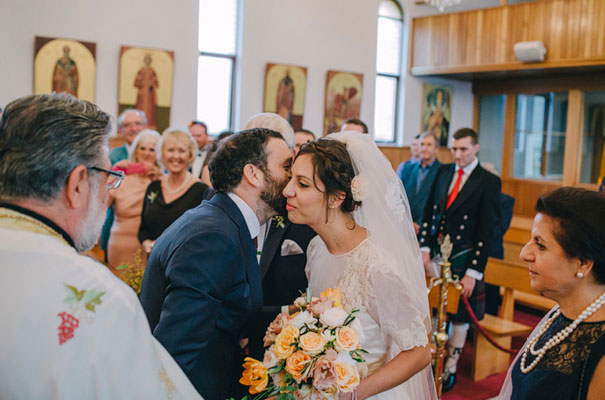 jardine-botanic-orange-peach-roses-bride-flowers-greek-wedding27