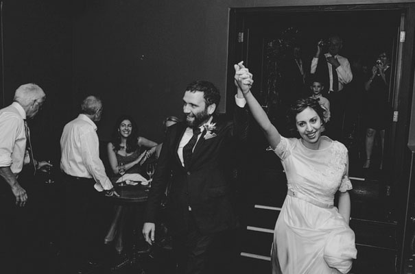 jardine-botanic-orange-peach-roses-bride-flowers-greek-wedding46