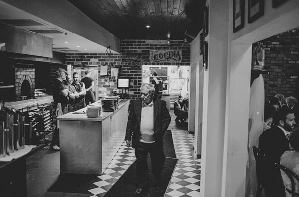 jardine-botanic-orange-peach-roses-bride-flowers-greek-wedding50