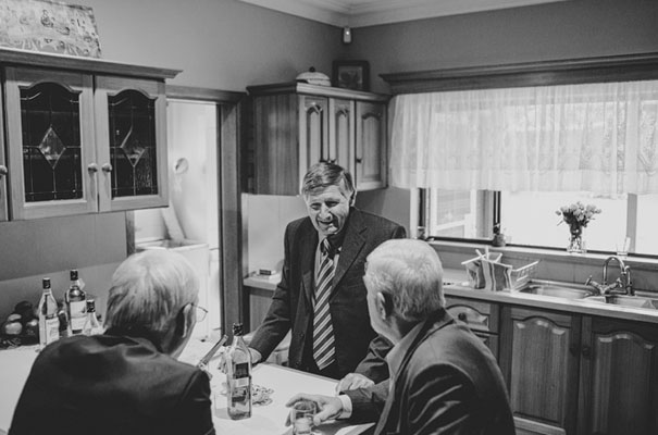 jardine-botanic-orange-peach-roses-bride-flowers-greek-wedding9