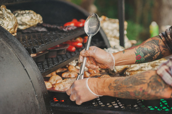 rock-n-roll-retro-vintage-bride-bright-backyard-wedding28