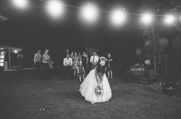 rock-n-roll-retro-vintage-bride-bright-backyard-wedding33