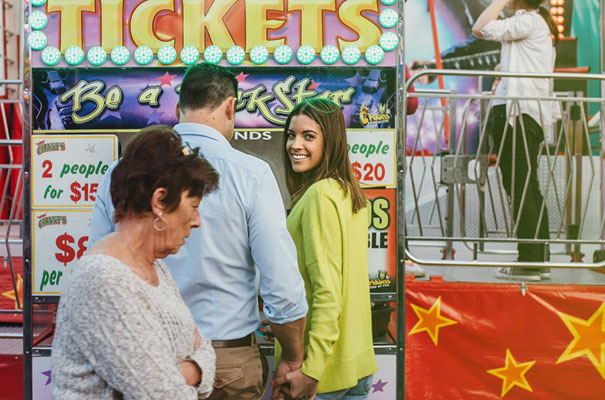 circus-country-fair-ekka-engagement-photo-shoot-ideas15
