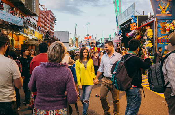 circus-country-fair-ekka-engagement-photo-shoot-ideas23