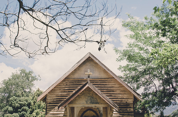 country-victoria-wedding-long-table-bright-inspiration12