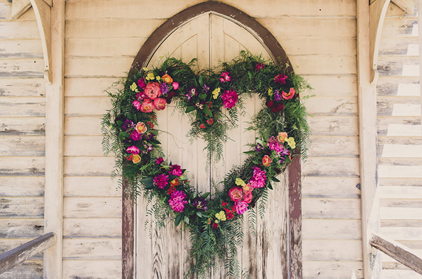 country-victoria-wedding-long-table-bright-inspiration15