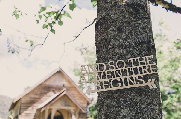 country-victoria-wedding-long-table-bright-inspiration18