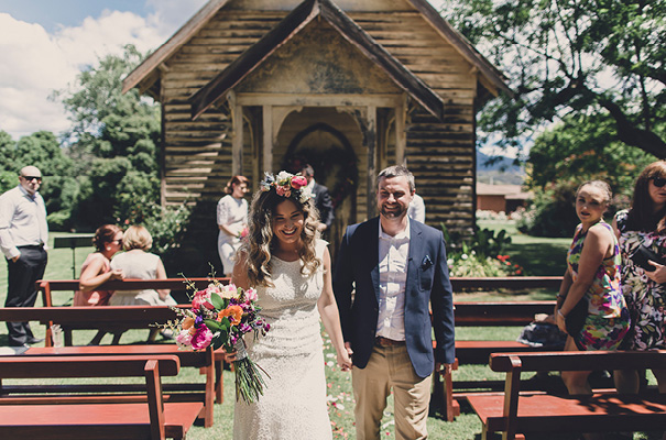 country-victoria-wedding-long-table-bright-inspiration29