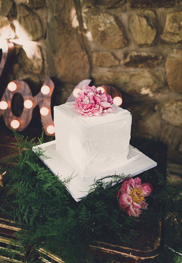 eric-ronald-country-victoria-wedding-long-table-bright-inspiration312