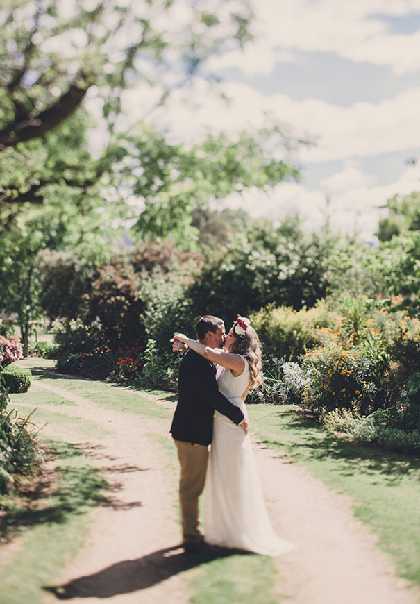 eric-ronald-country-victoria-wedding-long-table-bright-inspiration35