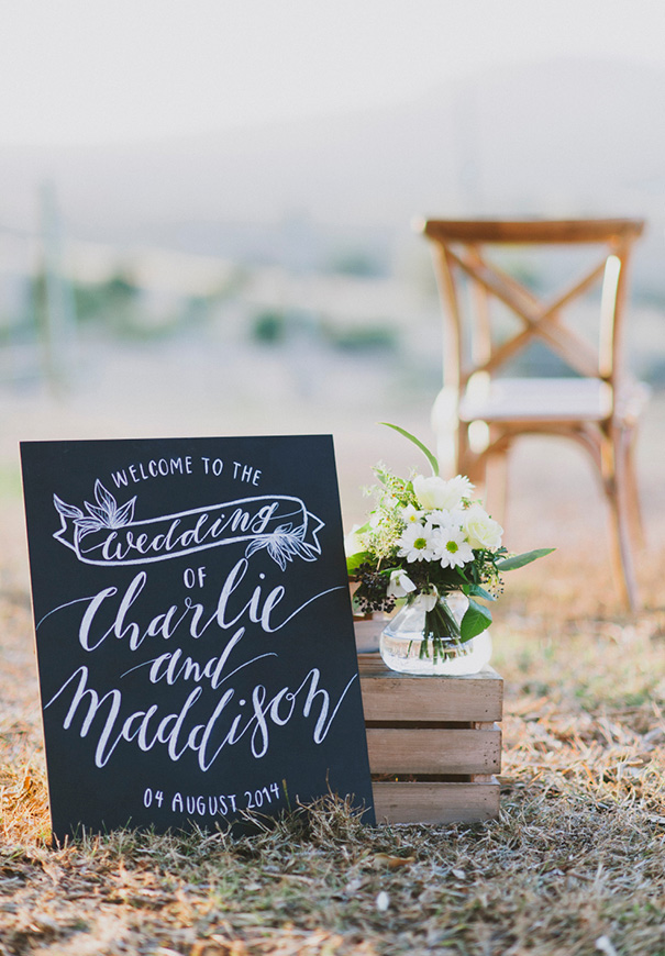 QLD-garden-outdoor-relaxed-wedding-inspiration-daisies-yellow34