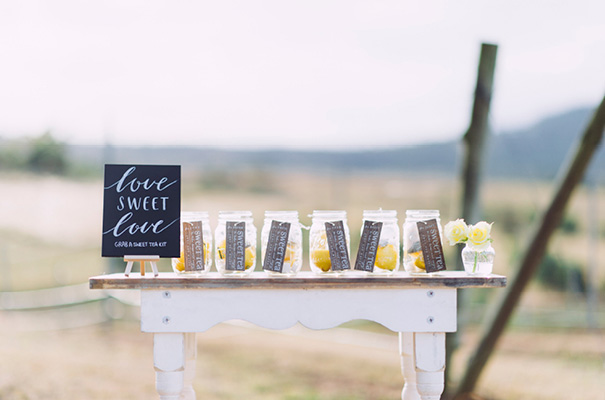 boho-gypsy-garden-outdoor-relaxed-wedding-inspiration-daisies-yellow