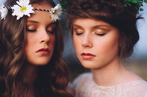 boho-gypsy-garden-outdoor-relaxed-wedding-inspiration-daisies-yellow25