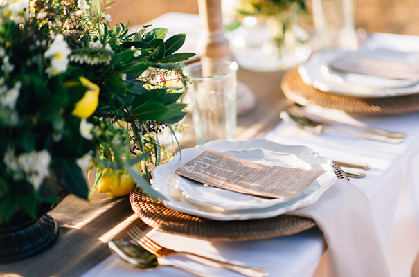 boho-gypsy-garden-outdoor-relaxed-wedding-inspiration-daisies-yellow8