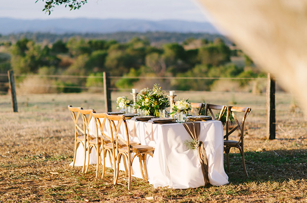 boho-gypsy-garden-outdoor-relaxed-wedding-inspiration-daisies-yellow9
