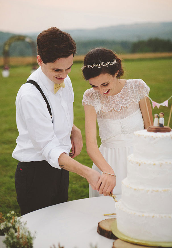 USA-anna-campbell-wedding-dress-maine-country-lakeside-wedding410