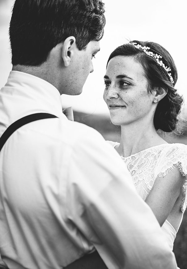 USA-anna-campbell-wedding-dress-maine-country-lakeside-wedding46