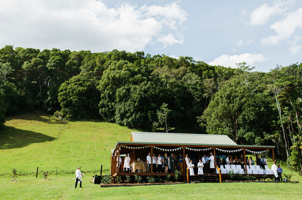 jenny-packham-bride-country-barn-diy-wedding11
