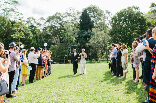 jenny-packham-bride-country-barn-diy-wedding15