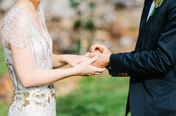 jenny-packham-bride-country-barn-diy-wedding17