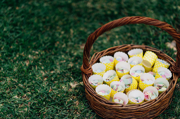 yellow-country-vintage-lace-dress-daisies-wedding-jess-jackson15