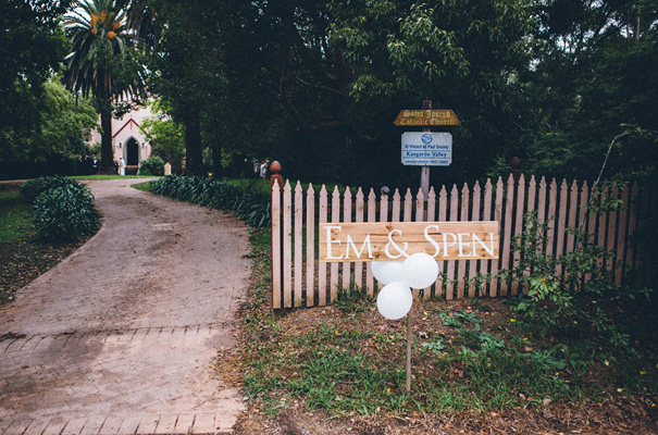 kangaroo-valley-country-wedding-pink-berry-flowers6