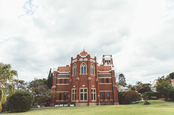 DIY-backyard-wedding-ladder-floral-styling-inspiration18