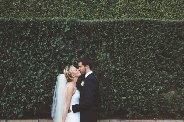 DIY-backyard-wedding-ladder-floral-styling-inspiration24