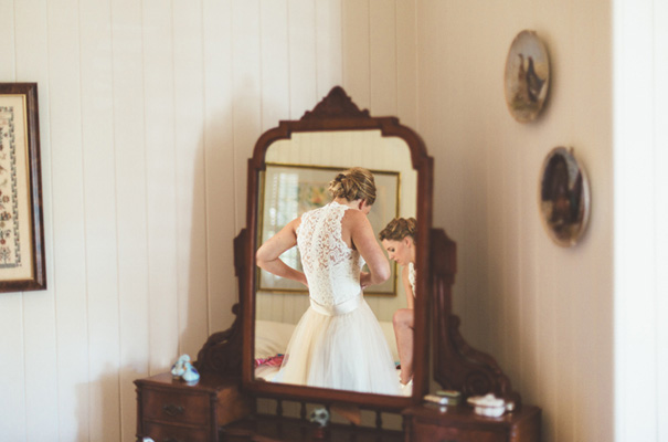 DIY-backyard-wedding-ladder-floral-styling-inspiration7