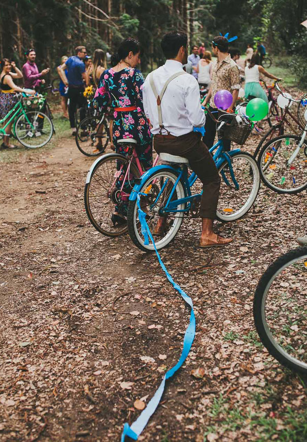 DIY-handmade-quirk-wedding-bicycle-boho-hippie-bride8
