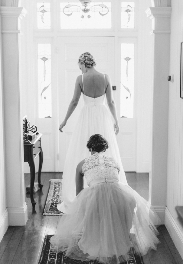 best-DIY-backyard-wedding-ladder-floral-styling-inspiration