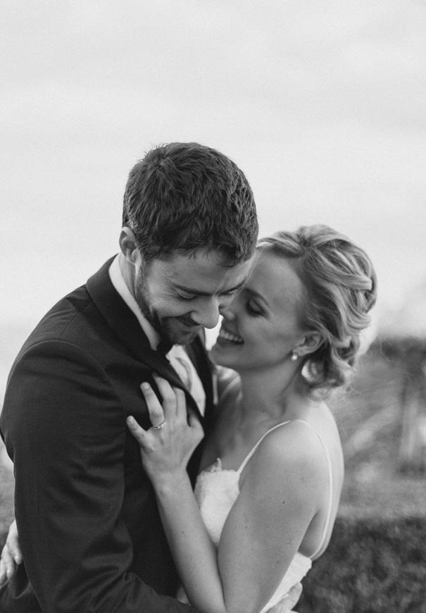 best-DIY-backyard-wedding-ladder-floral-styling-inspiration7