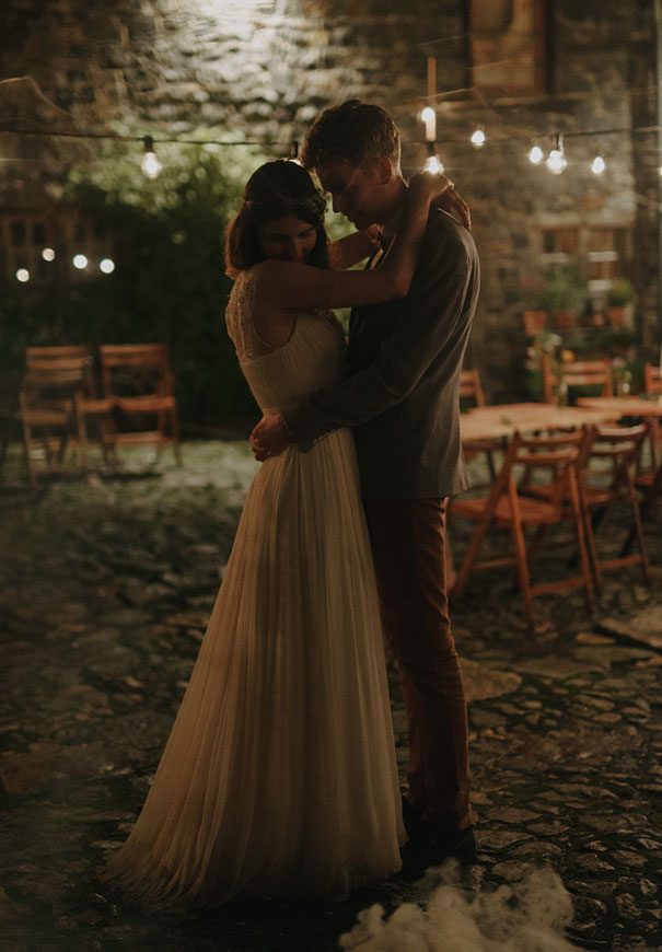 j-crew-wedding-dress-netherlands-real-wedding-provincial-backyard-bbq10