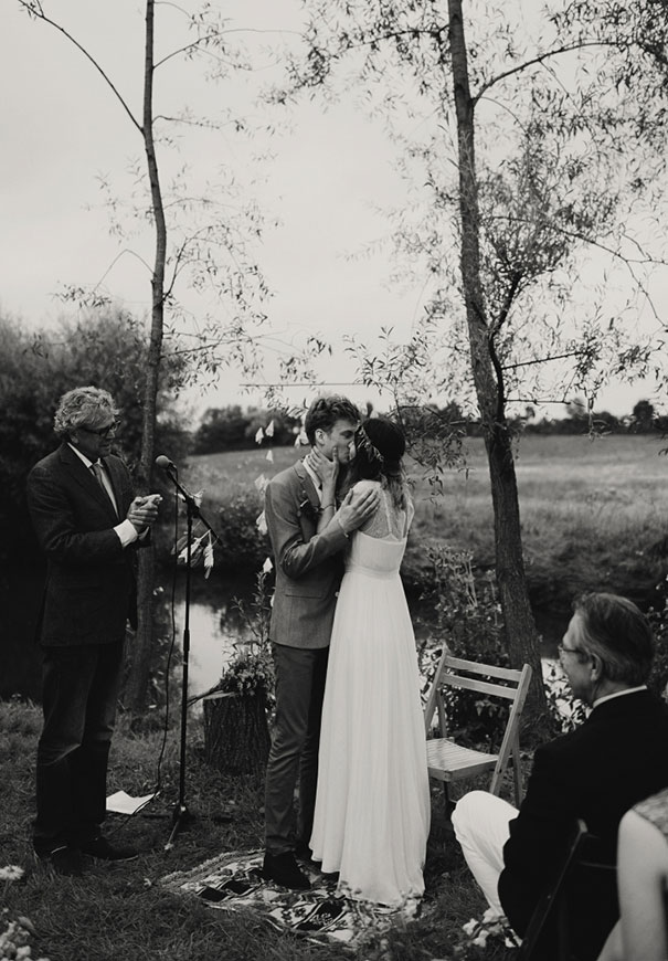 j-crew-wedding-dress-netherlands-real-wedding-provincial-backyard-bbq7