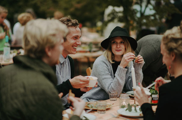 netherlands-real-wedding-provincial-backyard-bbq56