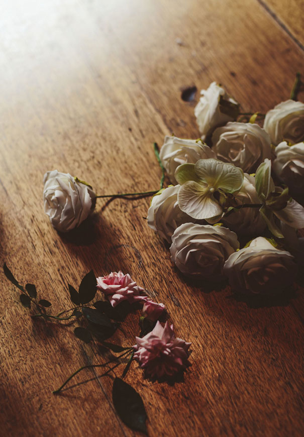 forever-soles-karen-willis-holmes-beck-rocchi-wedding-photographer-barefoot-bride