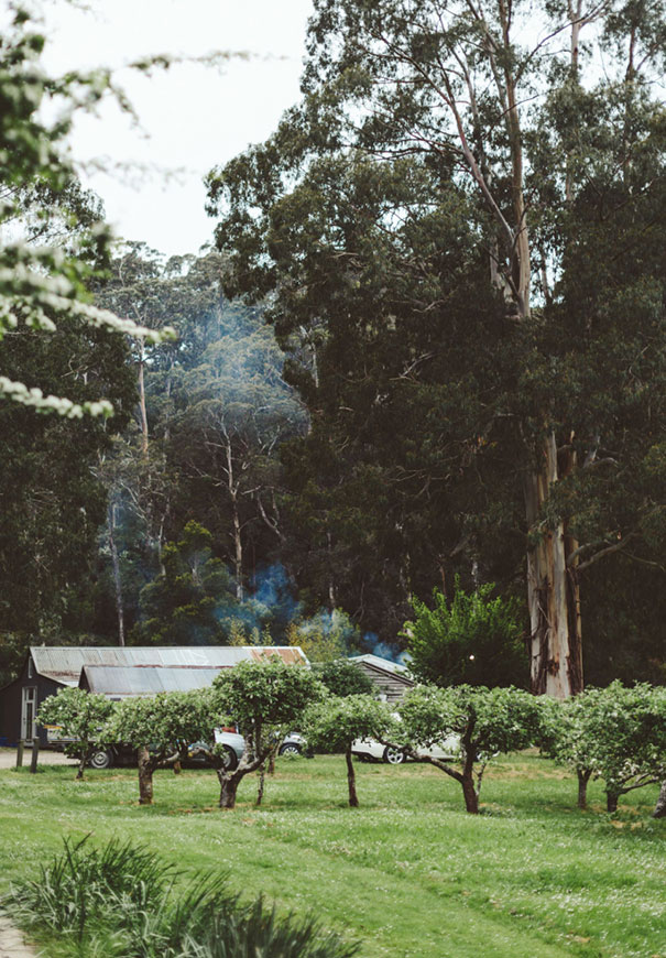 forever-soles-karen-willis-holmes-beck-rocchi-wedding-photographer-barefoot-bride3