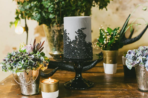 gold-bronze-copper-industrial-warehouse-wedding-bridal-inspiration-Janneke-Storm10