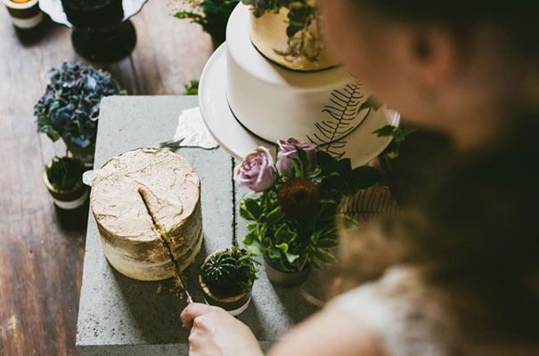 gold-bronze-copper-industrial-warehouse-wedding-bridal-inspiration-Janneke-Storm12