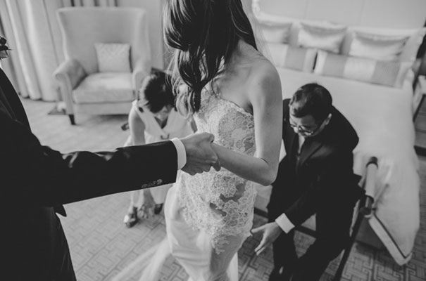 vietnamese-tea-ceremony-red-wedding-dress-bridal-gown-mitch-pohl9