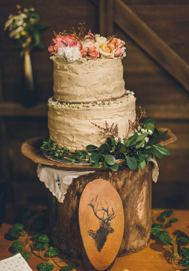 QLD-stories-by-ash-queensland-wedding-gold-wreath-bride10