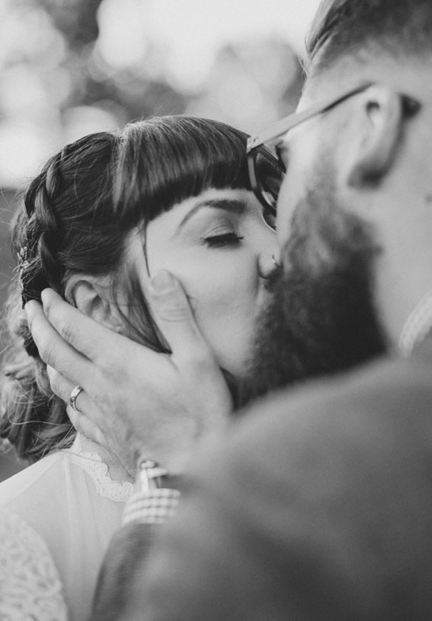 QLD-stories-by-ash-queensland-wedding-gold-wreath-bride6