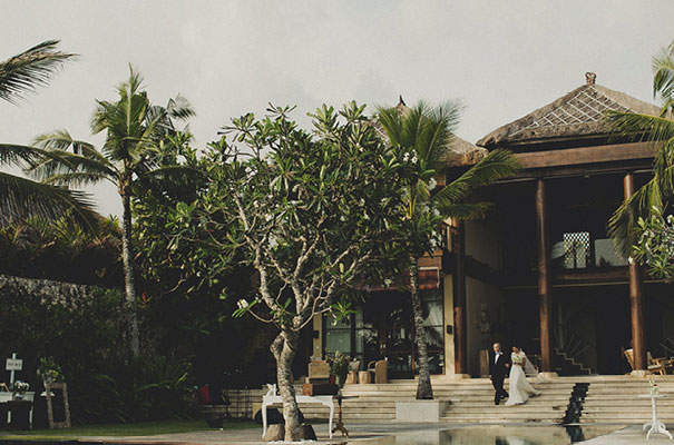 bali-wedding-jenny-packham-bridal-gown-dan-oday-photography18