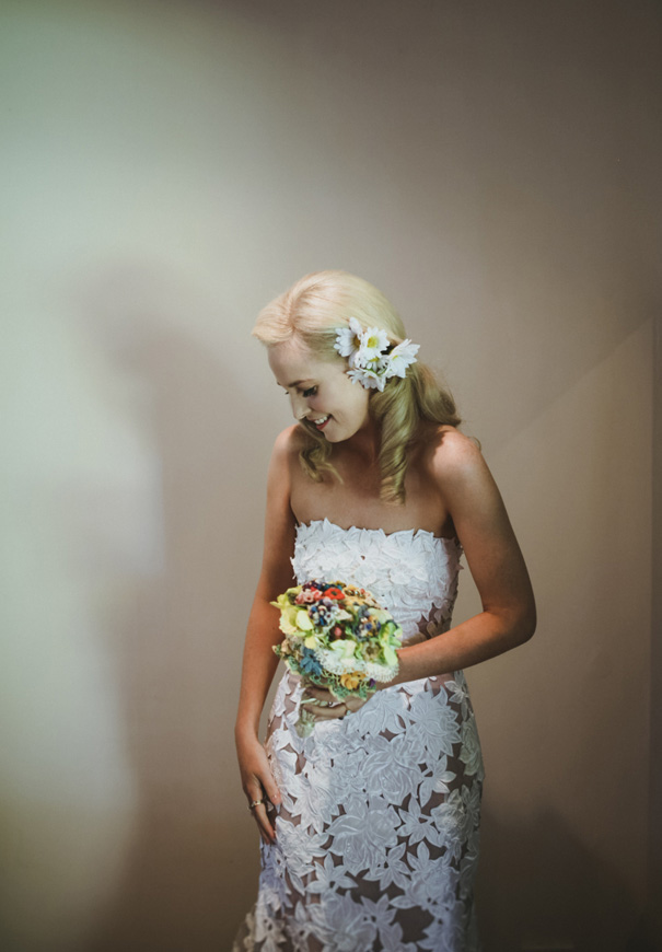 daisies-yellow-retro-bride-wedding