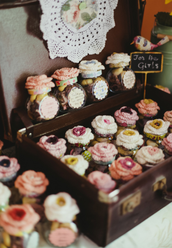 daisies-yellow-retro-bride-wedding2