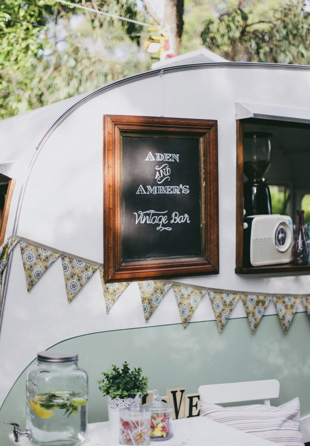 daisies-yellow-retro-bride-wedding3