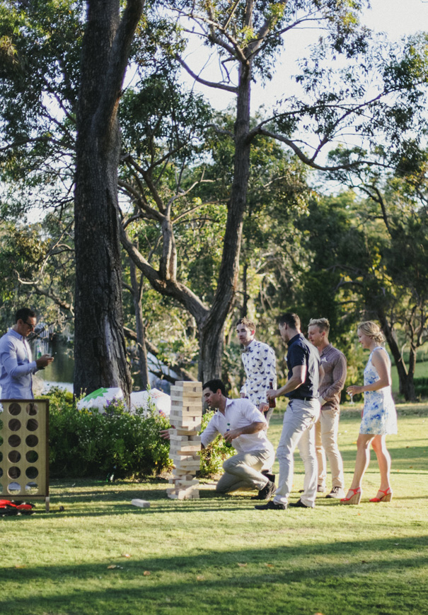 daisies-yellow-retro-bride-wedding4