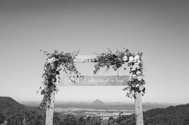 stories-by-ash-queensland-wedding-gold-wreath-bride15